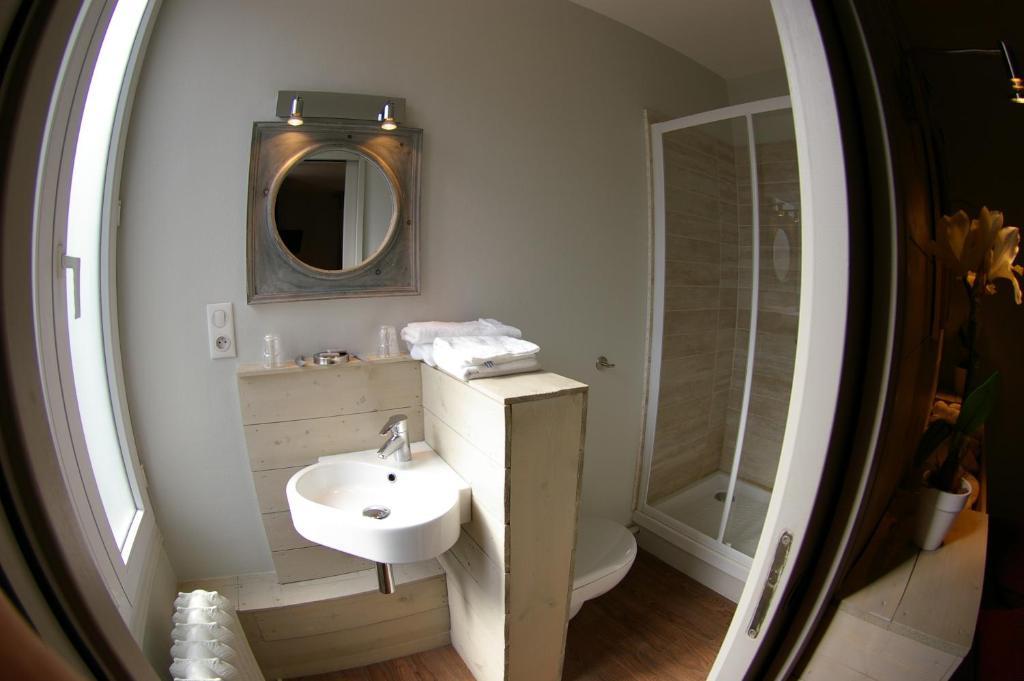 Logis Hotel Le Cheval Noir Argenton Sur Creuse Room photo